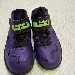 Kids purple Nike high top sneakers size 9c